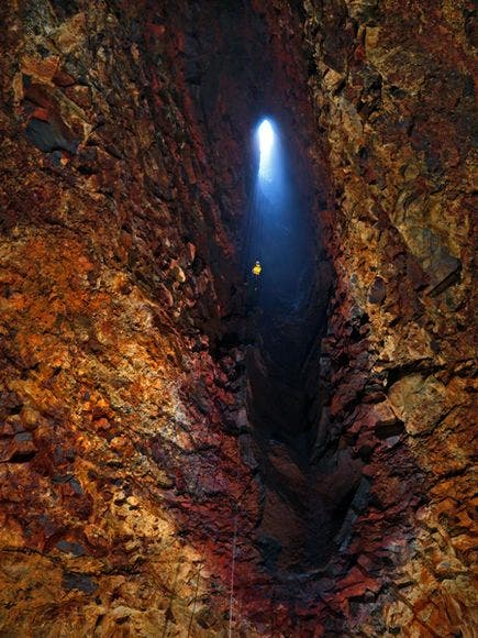 – 201104volcano magma chamber 1