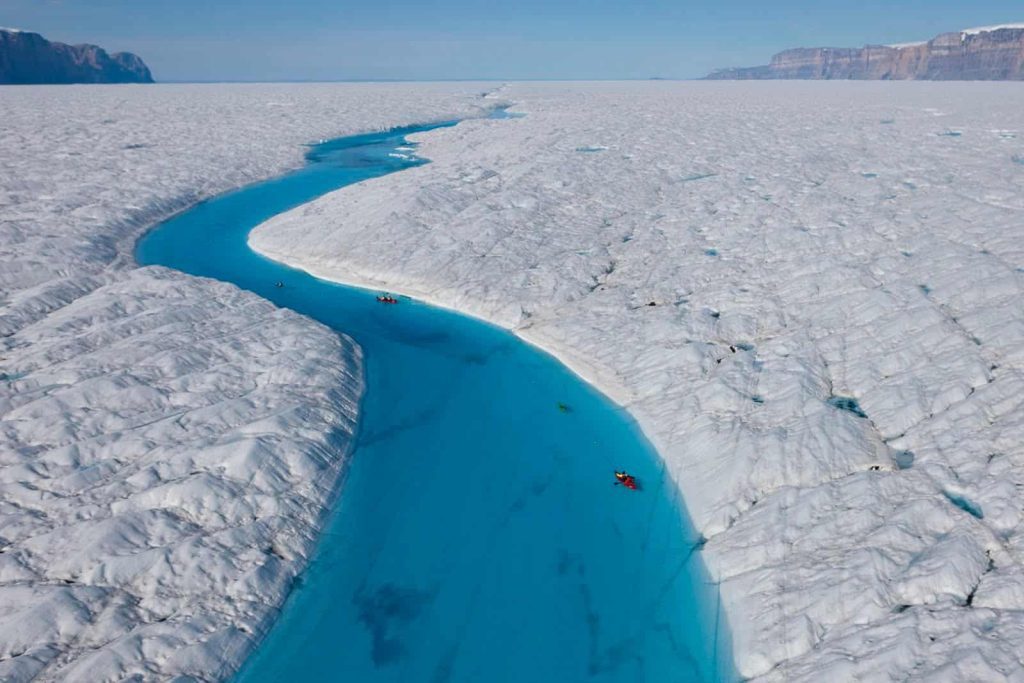 – 201108geo picture blue river greenland