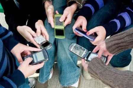 – 201202teens texting