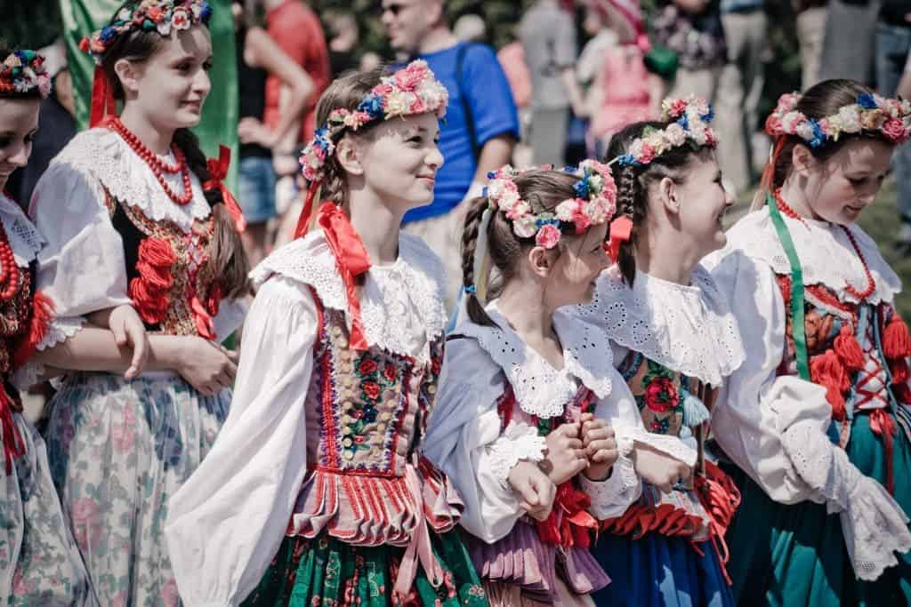 Girls Wearing Traditional Polish Outfits. Photo by włodi