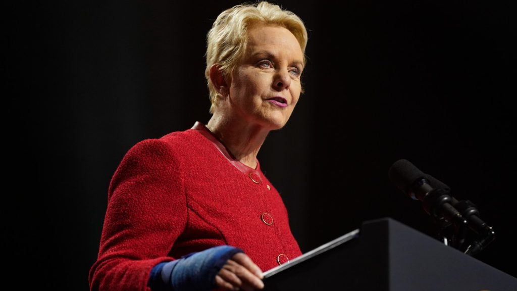 – 202403cindy mccain lectern ap