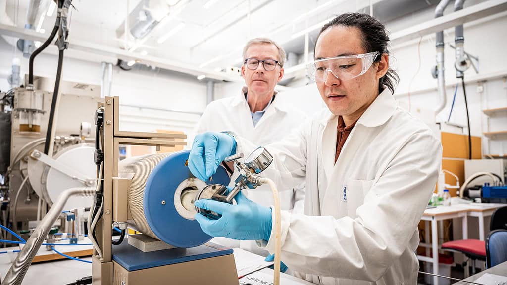 Lars Hultman, professor of thin film physics and Shun Kashiwaya, researcher at the Materials Design Division at Linköping University. Credit: Olov Planthaber