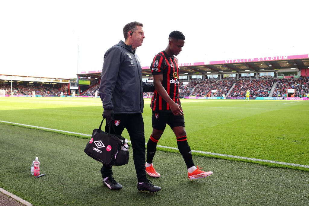 Luis Sinisterra was forced off during Bournemouth's draw with Manchester United last Saturday