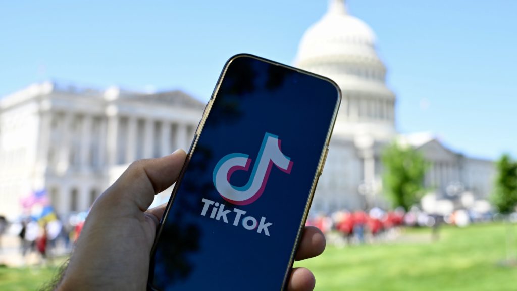 – 202404tiktok bill 04202024 GettyImages 2147960433